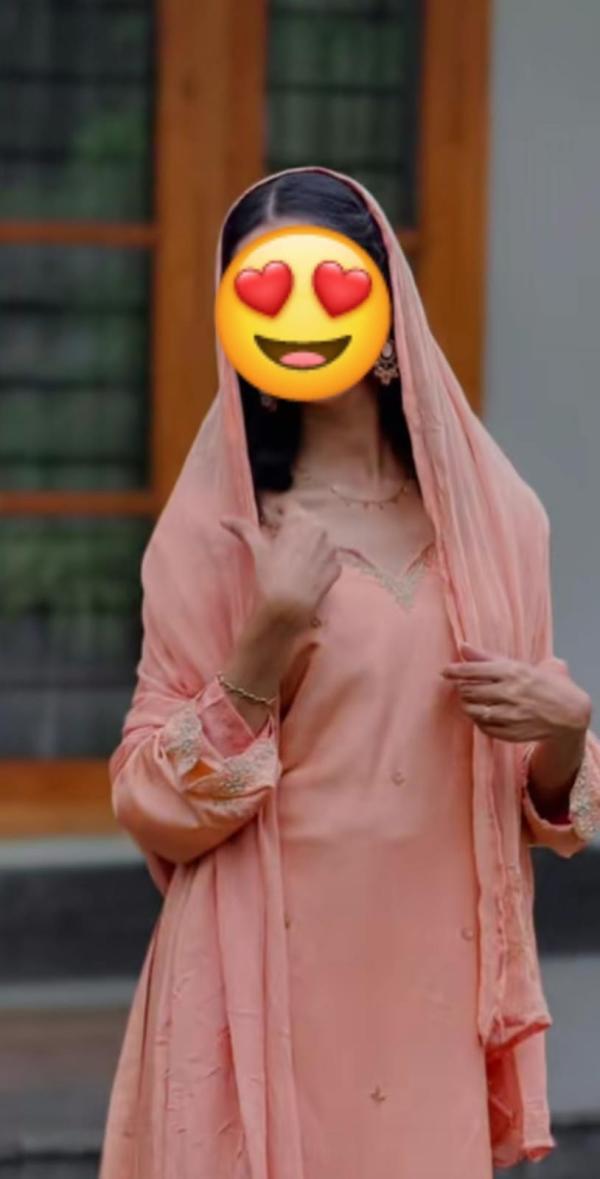 Real Muslim girl 👧 cam show available